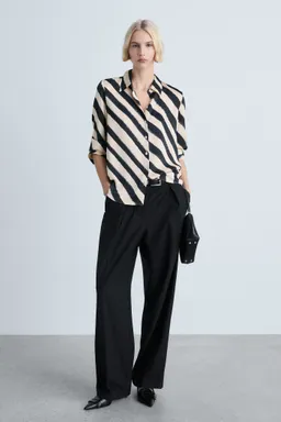 Camisa satinada estampada de Mango en Camisas para argentina