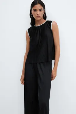 Pantalón wideleg plisado de Mango en Pantalones para argentina