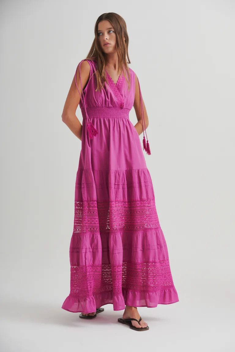 Vestido largo con escote cruzado, cintura ajustada y falda de volados de Sweet en Vestidos para argentina