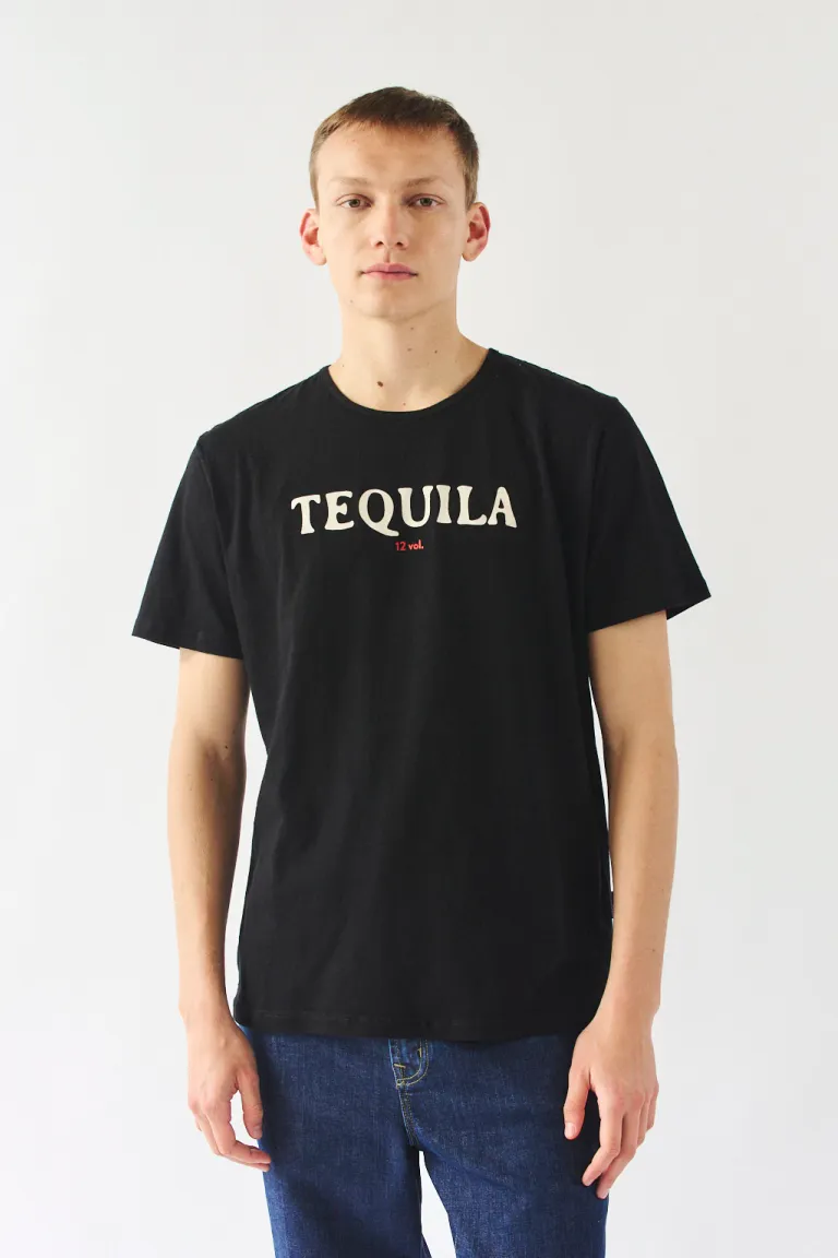 Remera negra de manga corta con estampado de la palabra 'Tequila' de Bensimon en Remeras y Polos para argentina