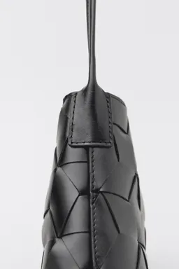 Bolso hombro piel trenzado de Mango en Bolsos y Carteras para argentina