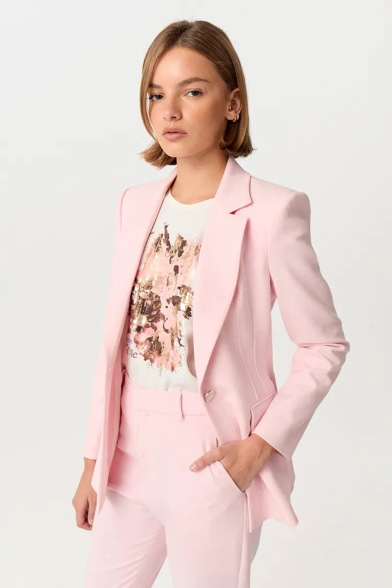 Blazer rosa de corte entallado, manga larga y forro elástico para un look sofisticado y cómodo de Markova en Blazers para argentina