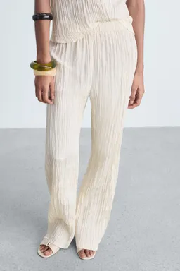Pantalón recto plisado de Mango en Pantalones para argentina