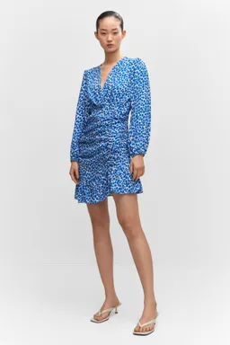 Vestido fruncido estampado de Mango en Vestidos para argentina