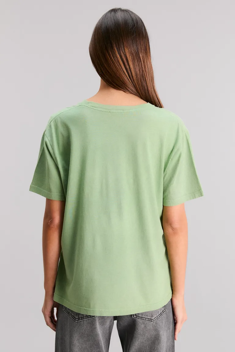 Remera de estilo regular con detalles gráficos en tono verde de Kosiuko en Remeras para argentina