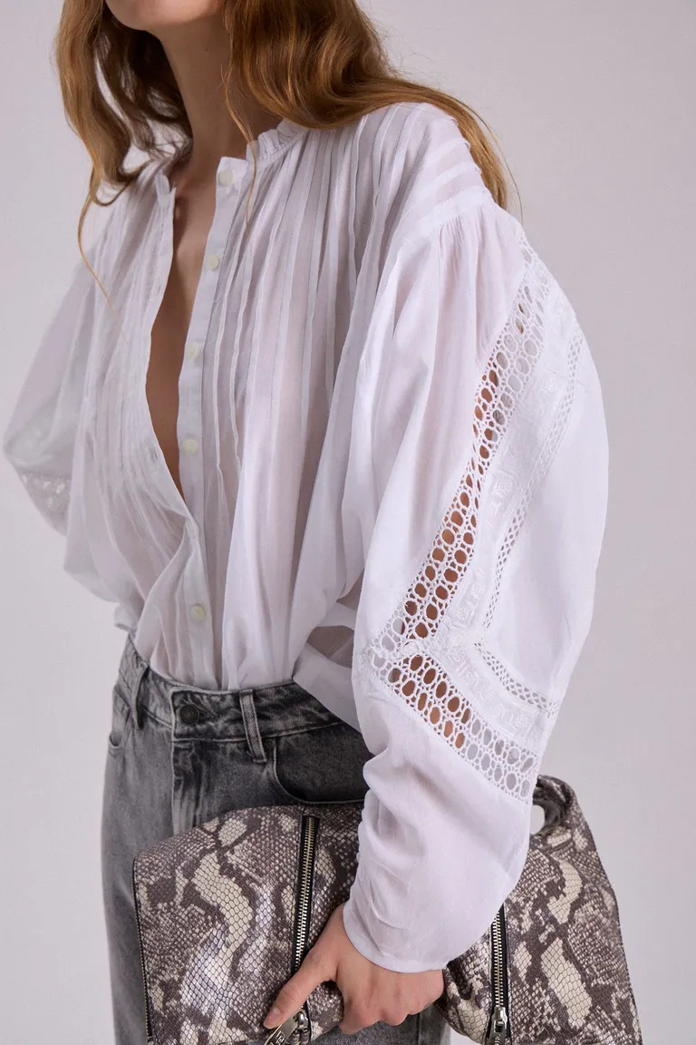 Camisa blanca de algodón con detalles de puntilla para un look refinado y elegante de Maria Cher en Camisas para argentina