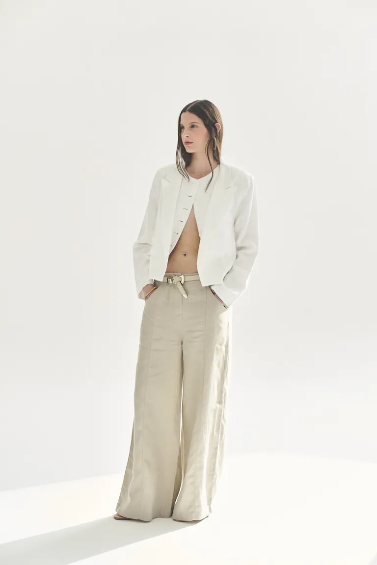 Blazer blanco de corte sofisticado para mujer de Akiabara en Blazers para argentina