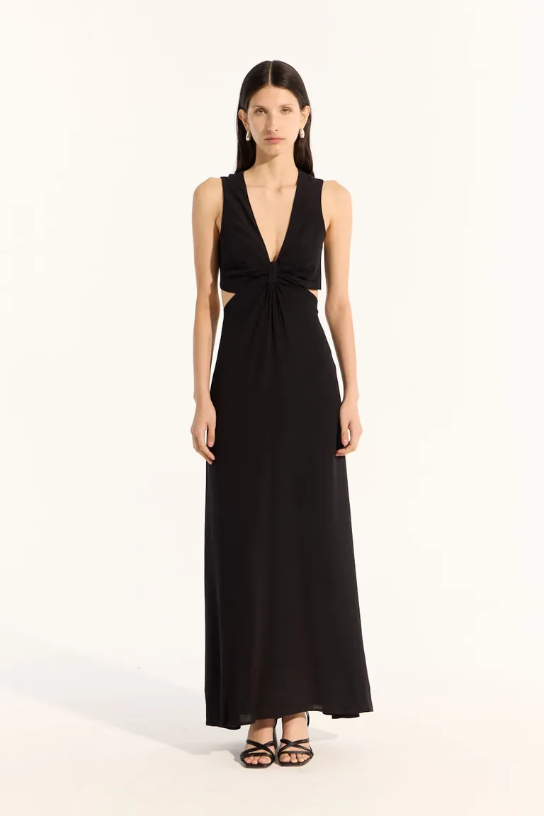 Vestido crêpe negro de escote en V con nudo en el busto y volado en el ruedo de Portsaid en Vestidos para argentina