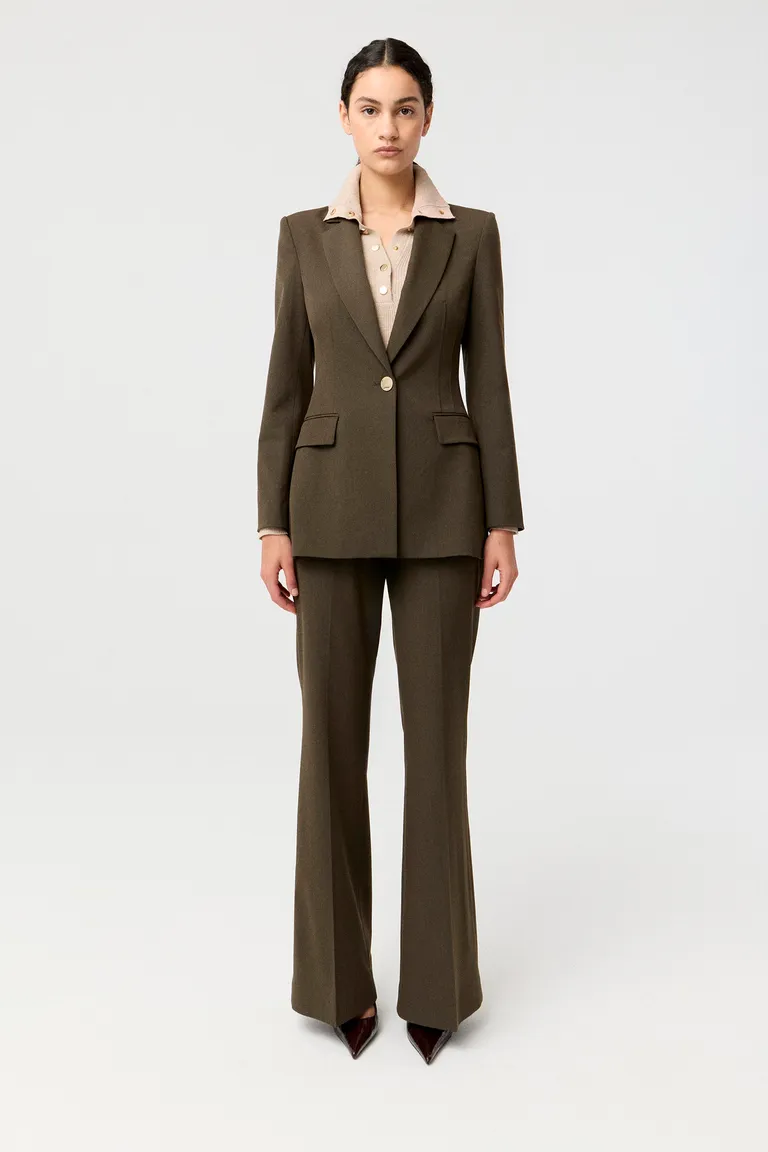 Blazer de sastrería entallado con cierre de botón frontal y solapas clásicas de Markova en Blazers para argentina