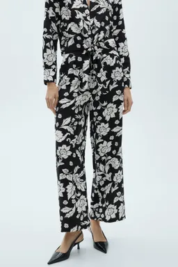 Pantalón recto estampado floral de Mango en Pantalones para argentina