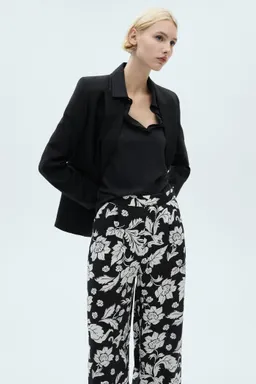 Pantalón recto estampado floral de Mango en Pantalones para argentina