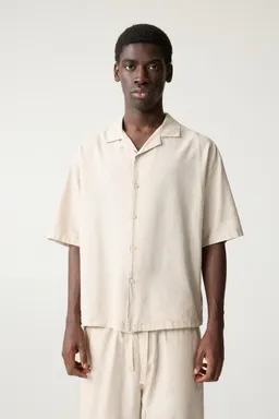 Camisa manga corta con lino de Pull&Bear en Camisas para argentina