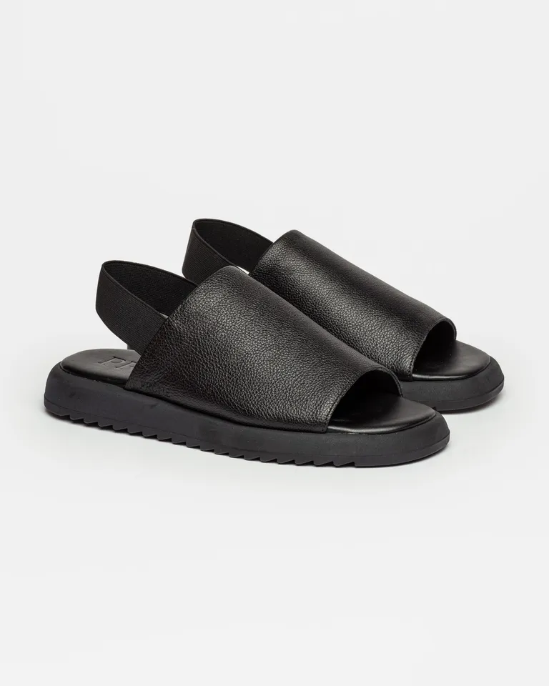 Sandalia plana de cuero negro con diseño monocromático y ajuste elástico de Prüne en Sandalias para argentina