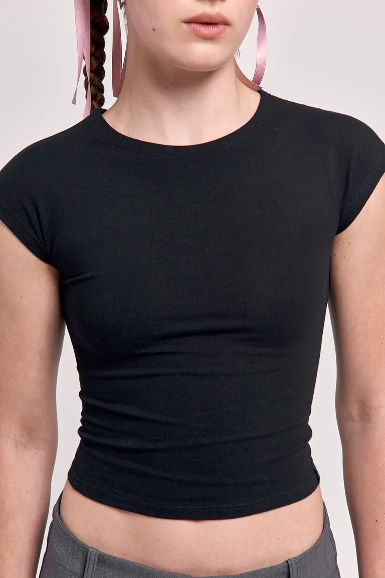 Remera de mujer de calce ajustado con manga japonesa y cuello redondo de 47 Street en Remeras para argentina