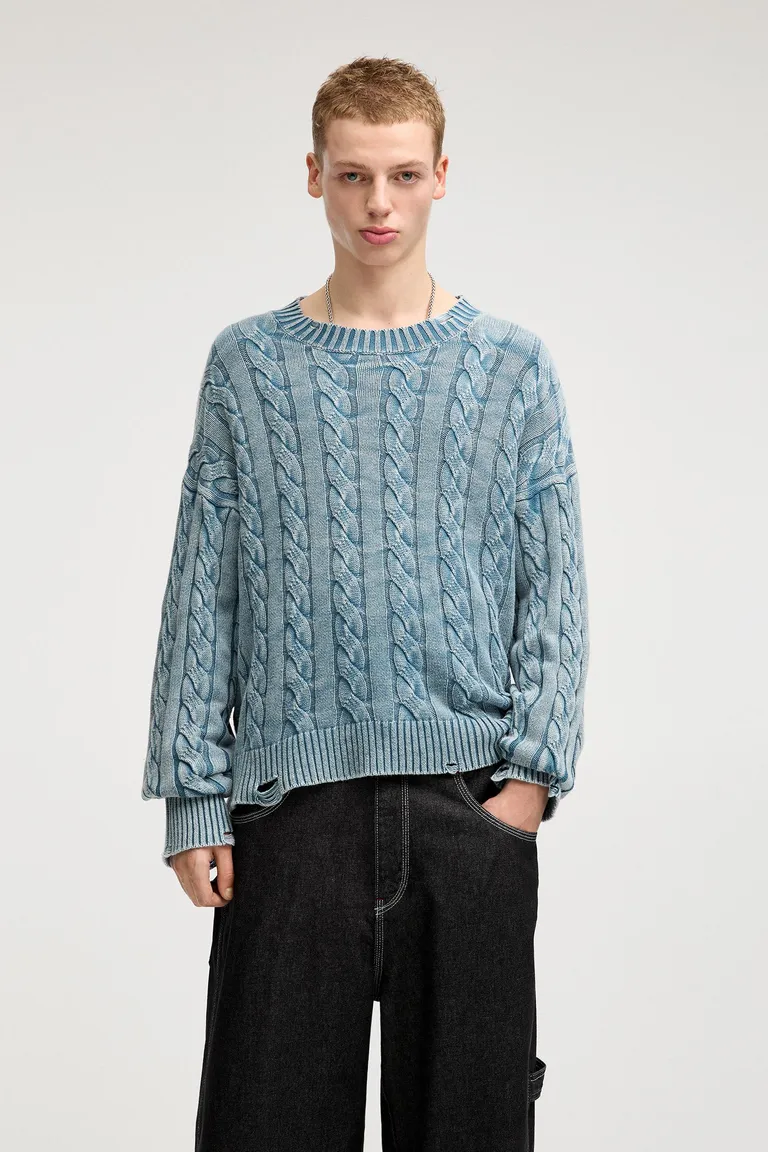Sweater ochos rotos stwd de Pull&Bear en Buzos y Sweaters para argentina