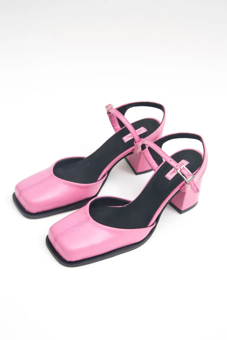 Sandalias de cuero rosa con taco redondeado y tira ajustable de Las Pepas en Sandalias para argentina