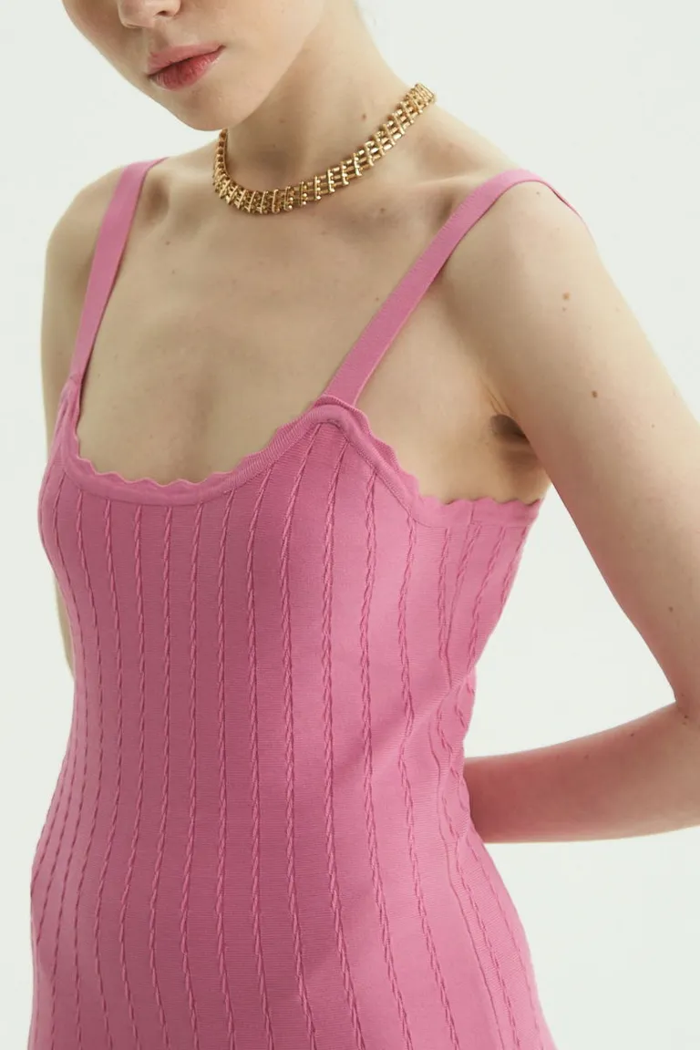 Vestido tejido con escote de onditas y falda en corte A de Las Pepas en Vestidos para argentina