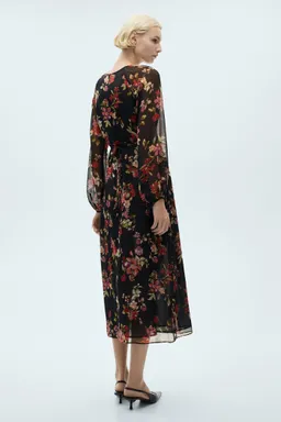 Vestido floral manga abullonada de Mango en Vestidos para argentina
