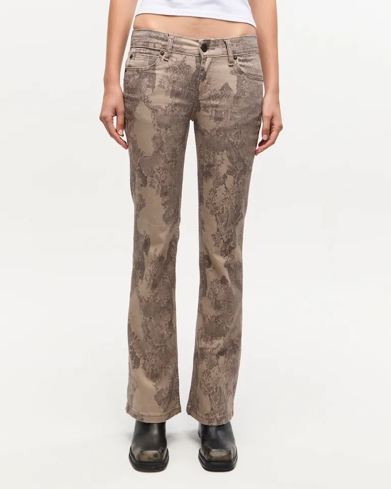 Pantalón bootcut de encaje gris para mujer - Corte ceñido y pierna amplia de Ay Not Dead en Pantalones para argentina