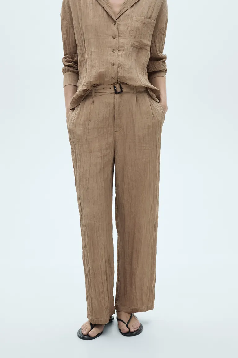 Pantalón textura cinturón de Mango en Pantalones para argentina