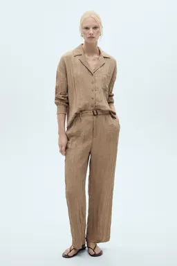 Pantalón textura cinturón de Mango en Pantalones para argentina
