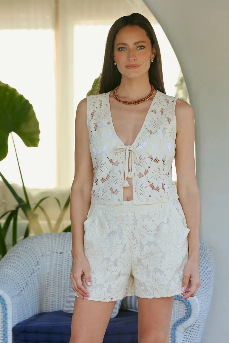 Corto de encaje blanco con cintura elastizada y bolsillos laterales de Indiastyle en Shorts para argentina