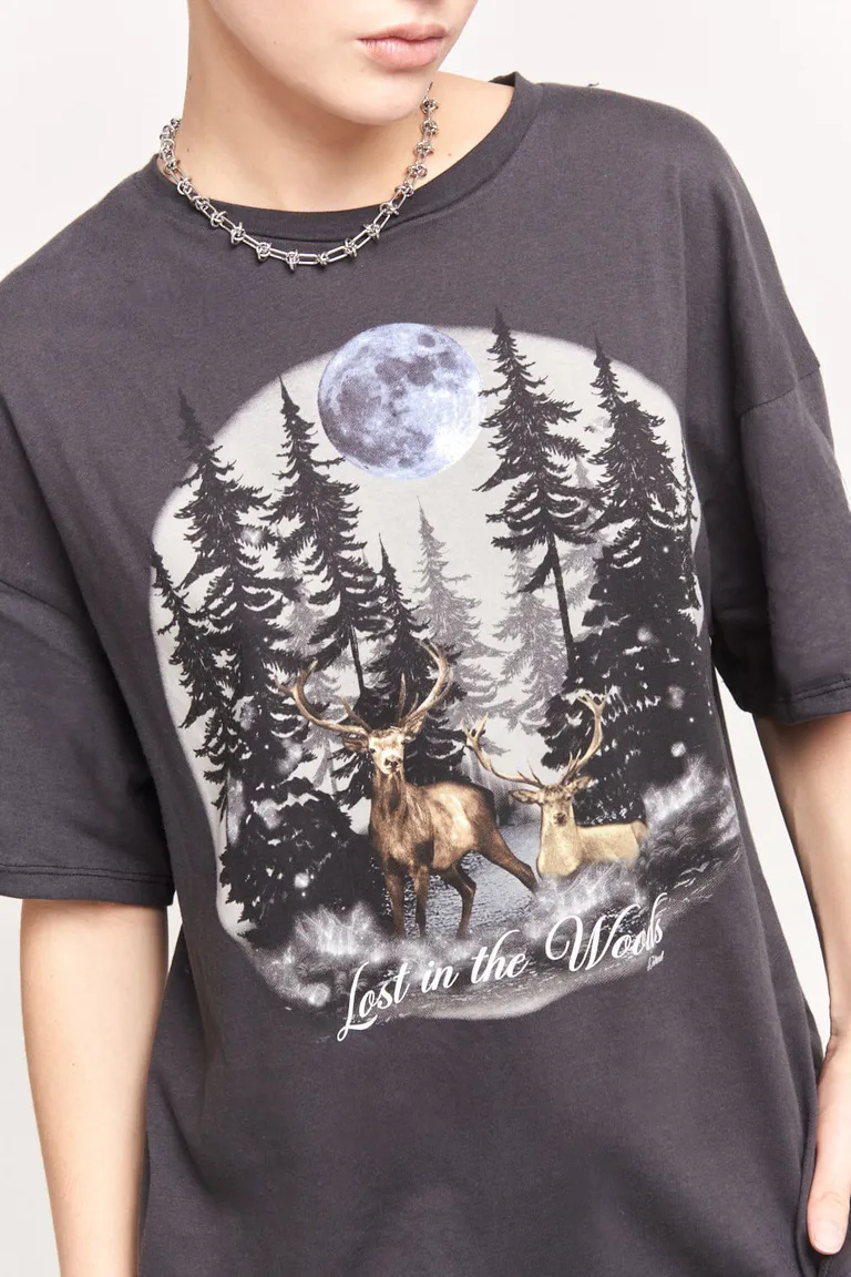 Remera negra oversized con estampado gráfico para mujer de 47 Street en Remeras para argentina