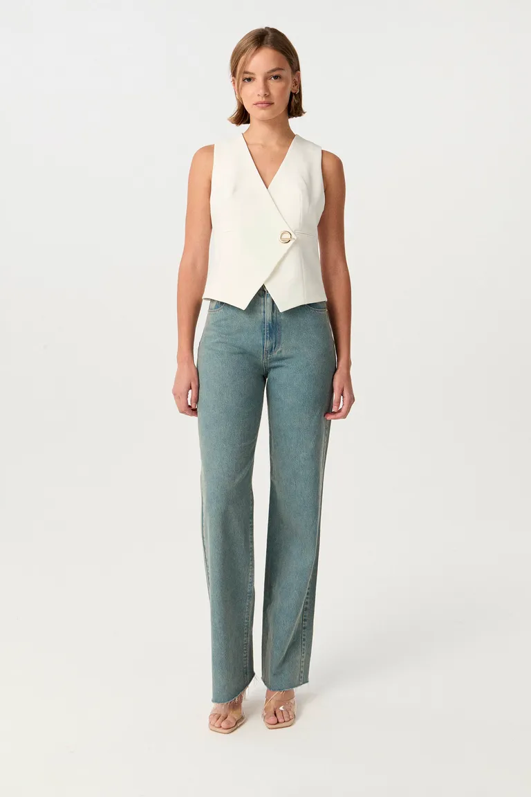 Pantalón de tiro alto y pierna ancha con diseño de 5 bolsillos y lavado especial de Markova en Pantalones para argentina