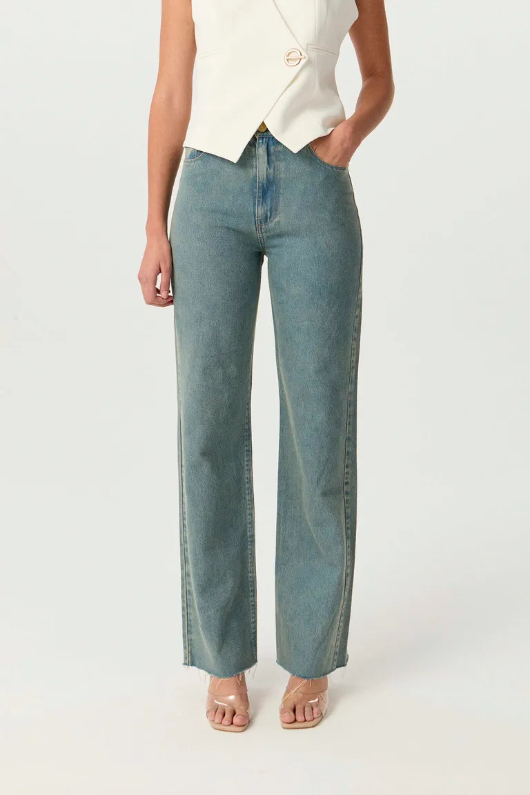 Pantalón de tiro alto y pierna ancha con diseño de 5 bolsillos y lavado especial de Markova en Pantalones para argentina