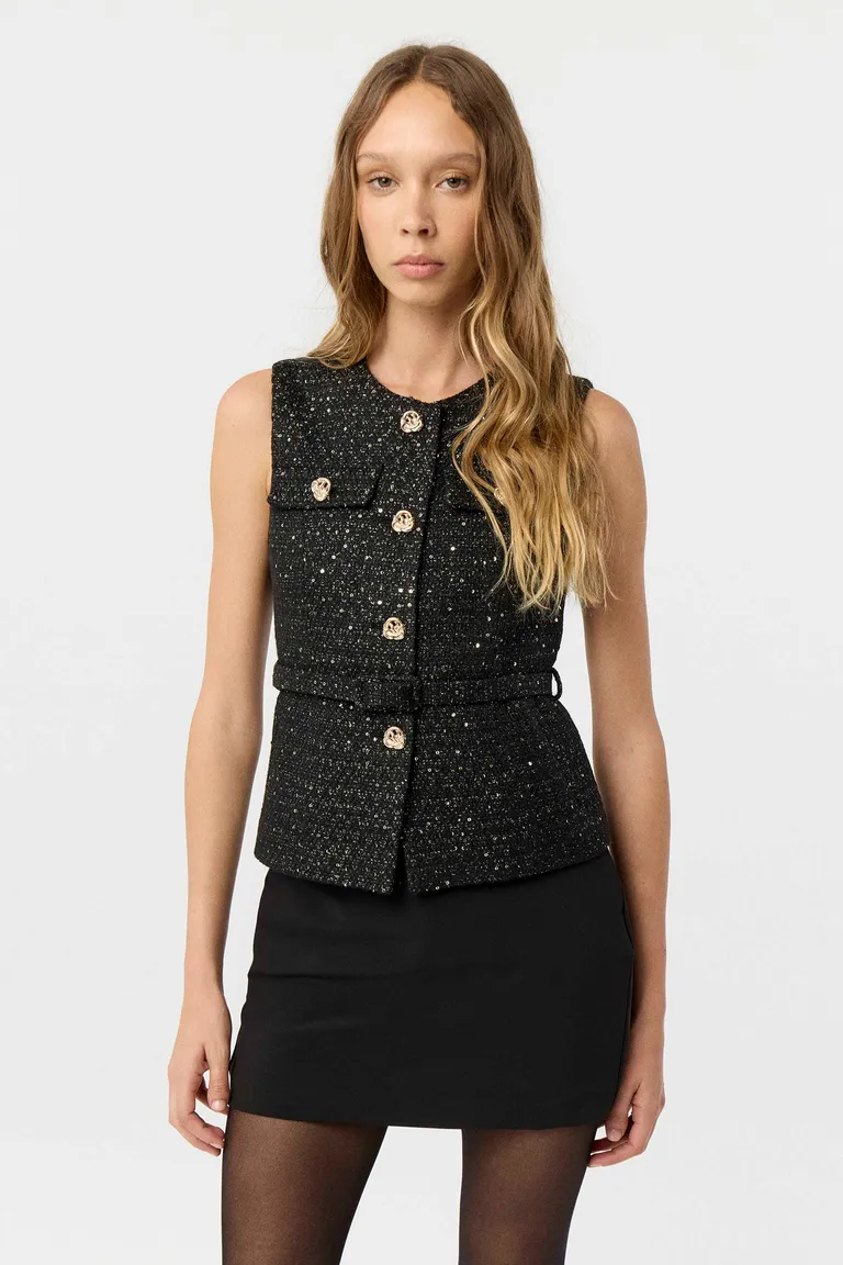 Chaleco sastrero entallado con cierre de botones metálicos y escote redondo de Markova en Chalecos para argentina
