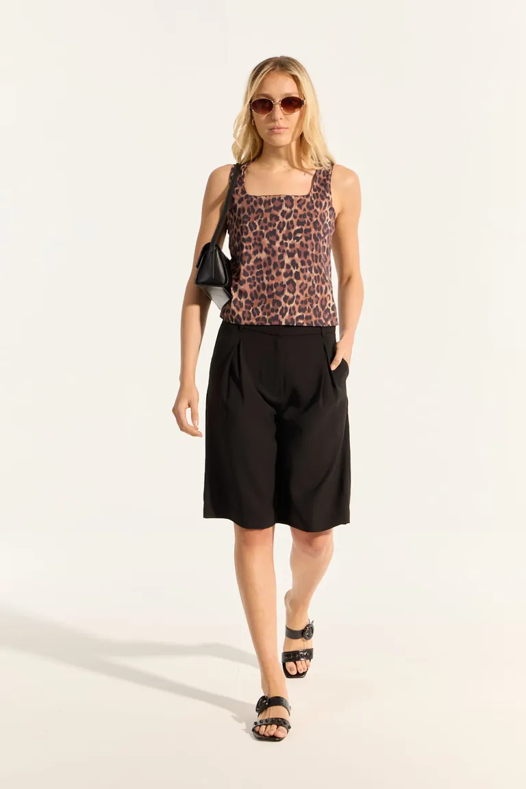 Top de diseño con estampado llamativo para un look moderno y femenino de Portsaid en Tops para argentina