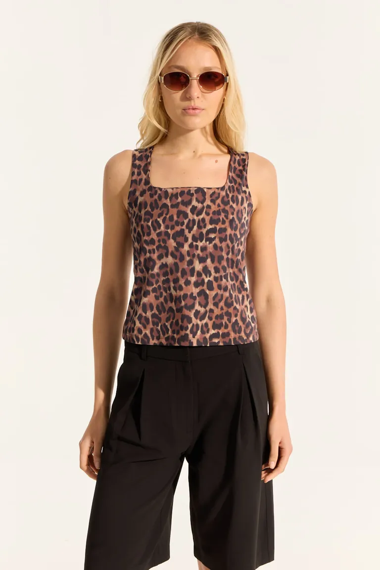 Top de diseño con estampado llamativo para un look moderno y femenino de Portsaid en Tops para argentina