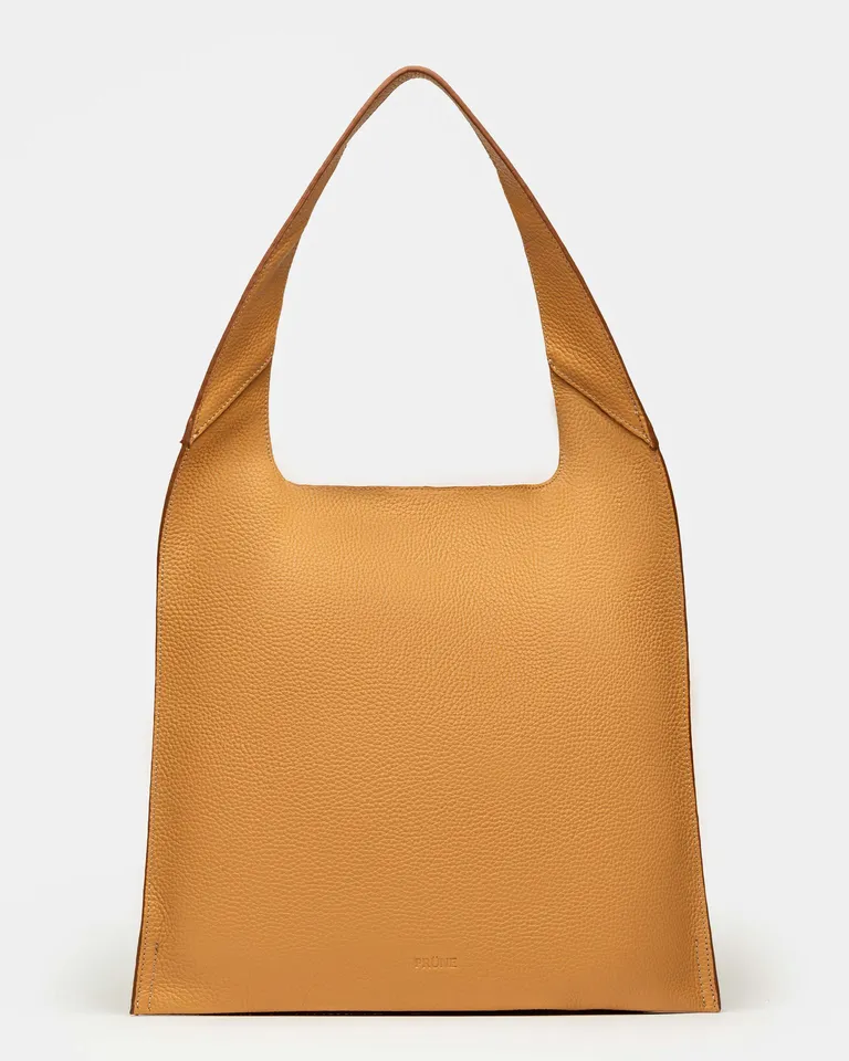 Cartera al hombro de cuero graneado con diseño minimalista y moderno de Prüne en Bolsos y Carteras para argentina