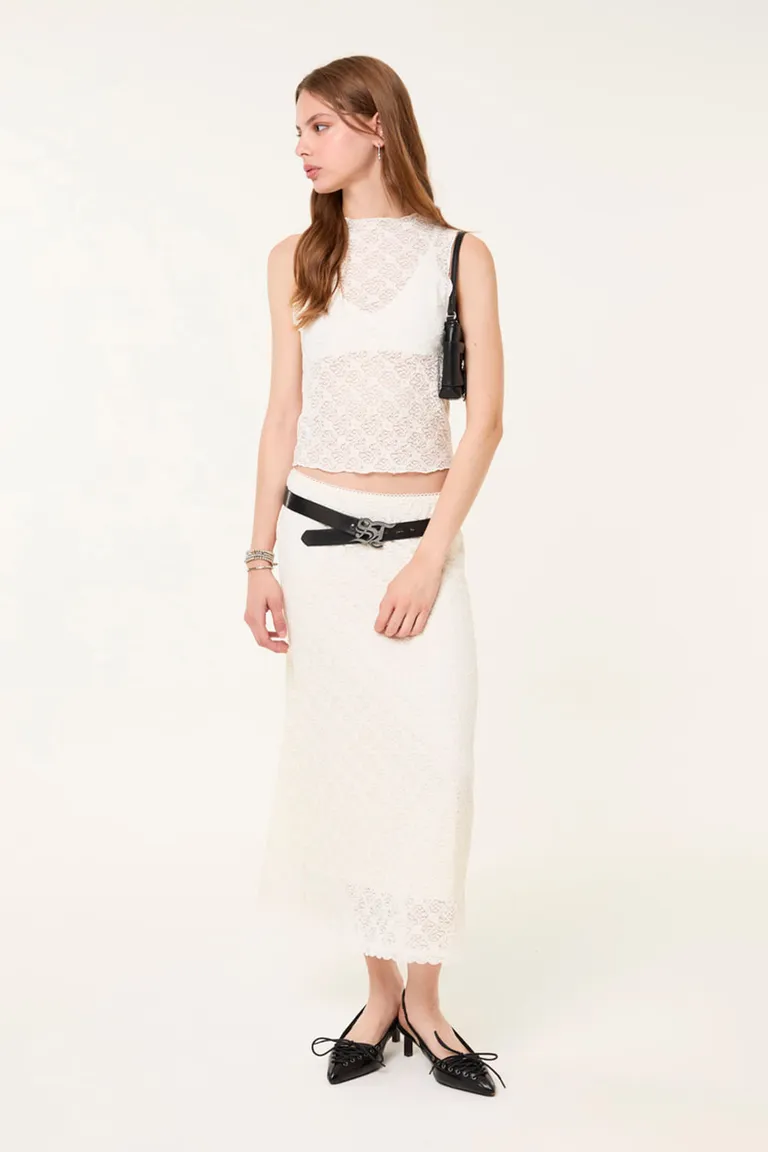 Falda midi de encaje blanco con detalles delicados y toque femenino de 47 Street en Faldas para argentina