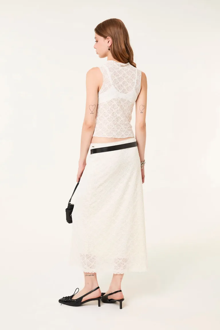 Falda midi de encaje blanco con detalles delicados y toque femenino de 47 Street en Faldas para argentina