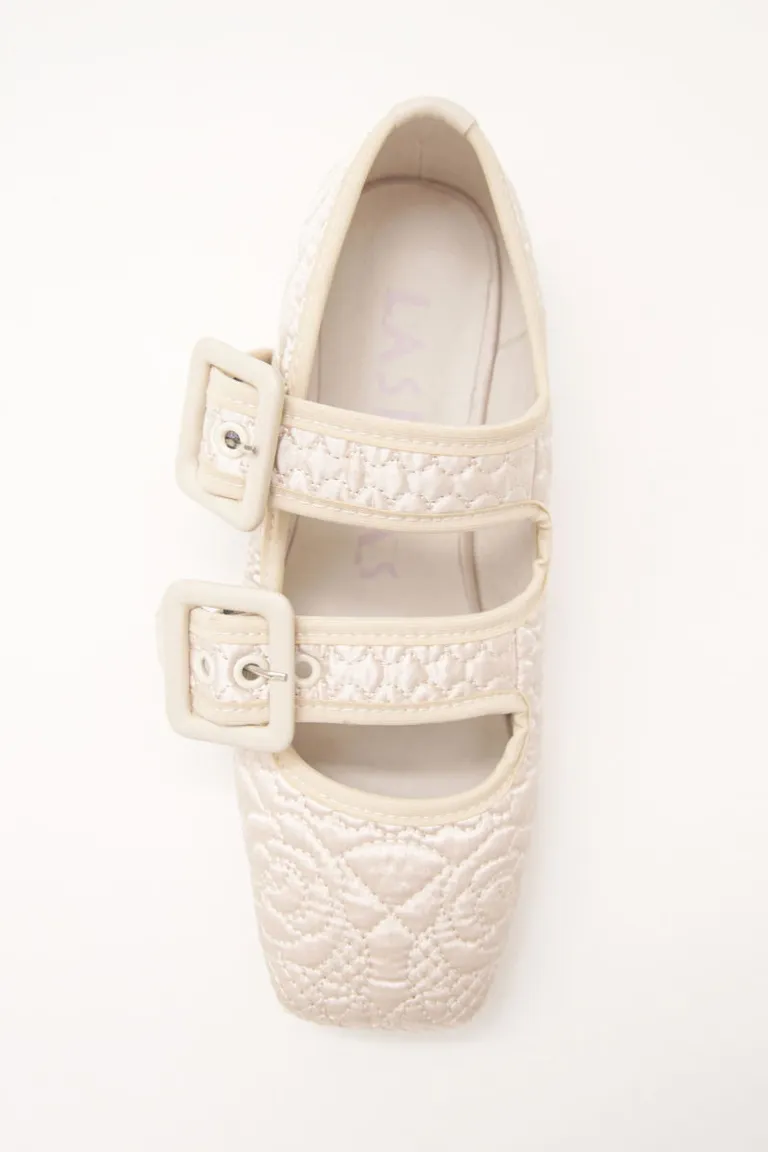 Guillerminas de satén blanco con bordado y tiras ajustables de Las Pepas en Ballerinas para argentina