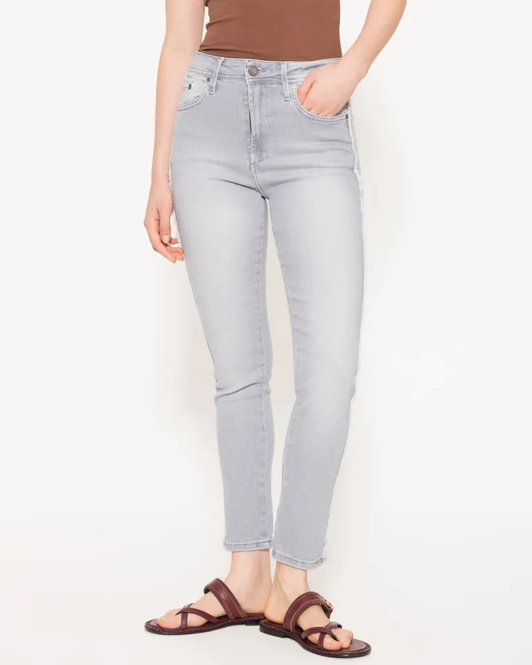 Jeans de corte slim con cintura relajada y largo tobillero de Jazmin Chebar en Pantalones para argentina