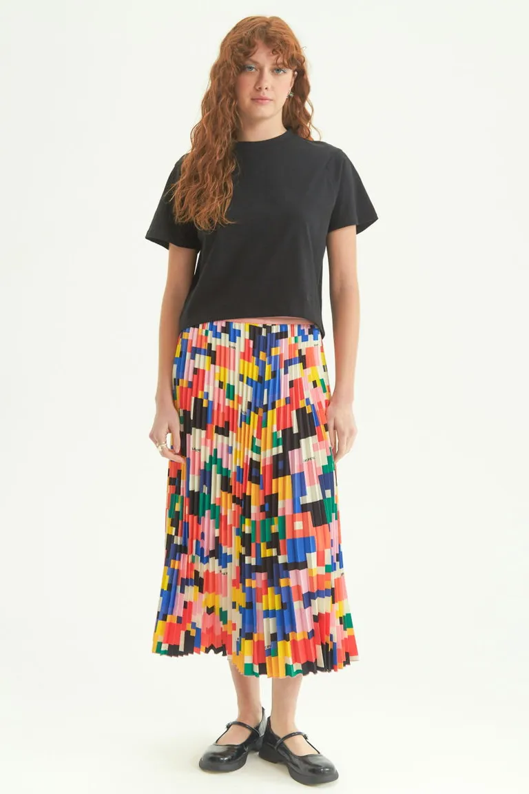 Falda midi plisada con estampados coloridos y diseño único de Las Pepas en Faldas para argentina