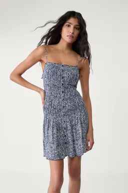 Vestido corto tirantes de Stradivarius en Vestidos para argentina