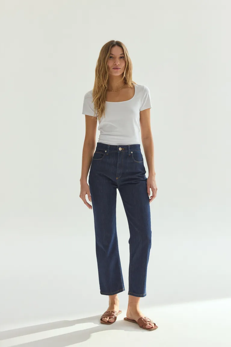 Pantalones rectos de mezclilla azul para mujer, diseño clásico y versátil de Akiabara en Pantalones para argentina