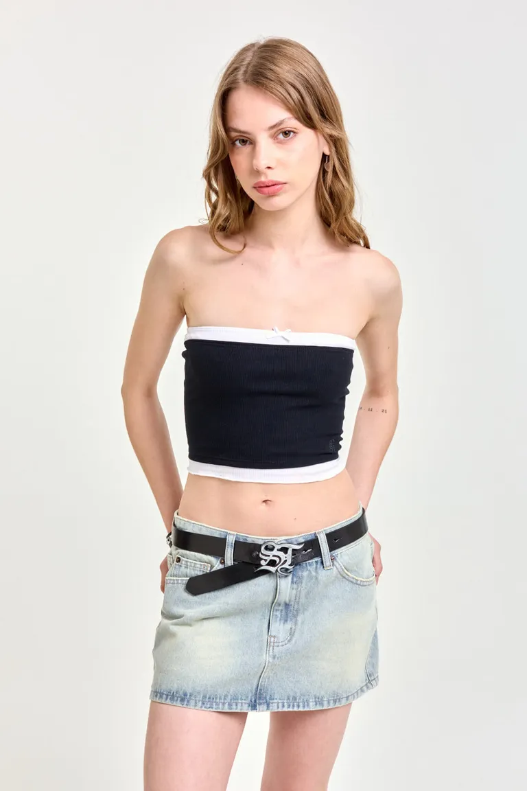 Top sin tirantes con efecto de doble prenda, opción práctica y con estilo para el día a día de 47 Street en Tops para argentina