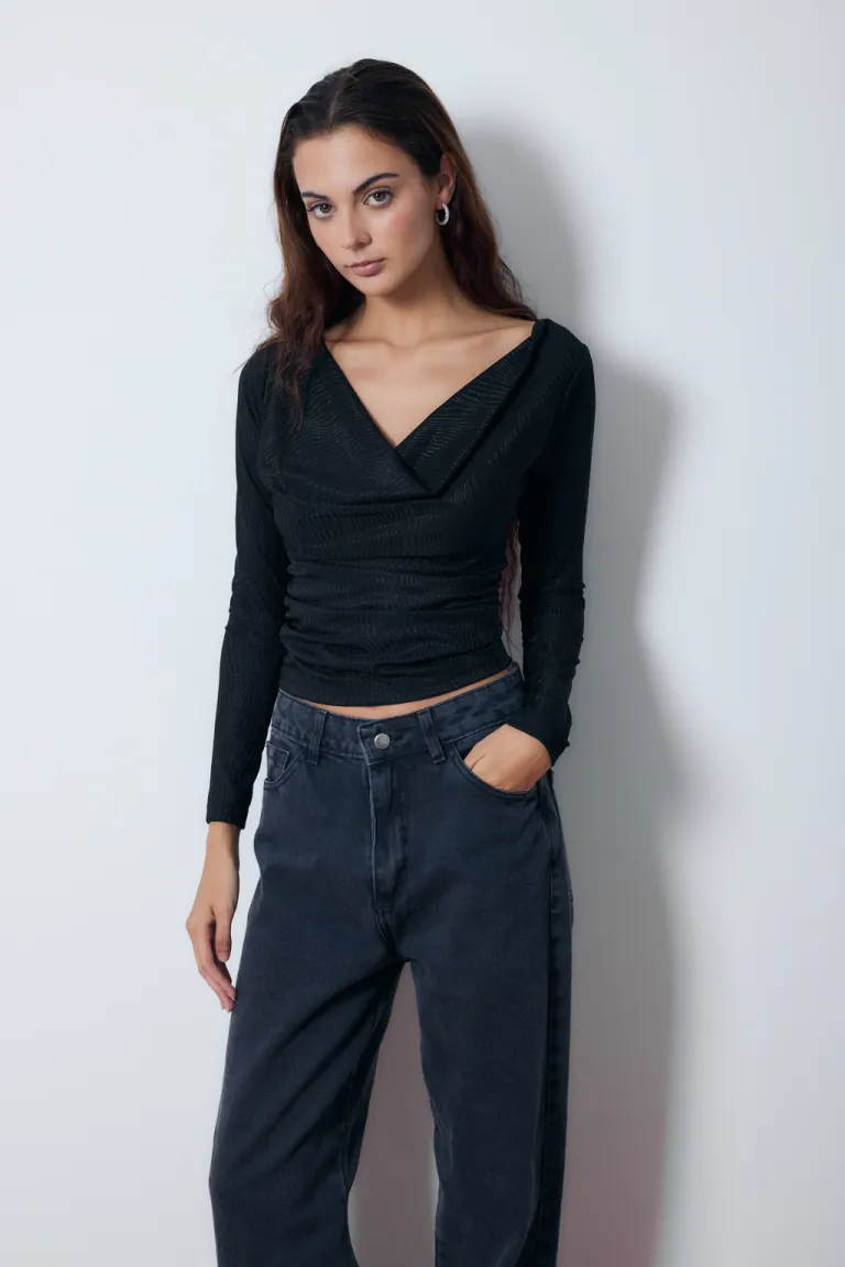 Remera drapeada de estilo bote en tela de poliéster de Audaz en Remeras para argentina