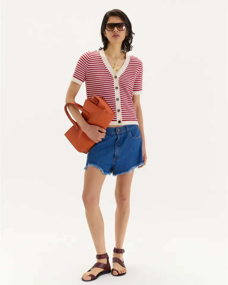 Remera de Rayas Bicolores con Cartera Frontal y Escote en V de Blue Sheep en Remeras para argentina