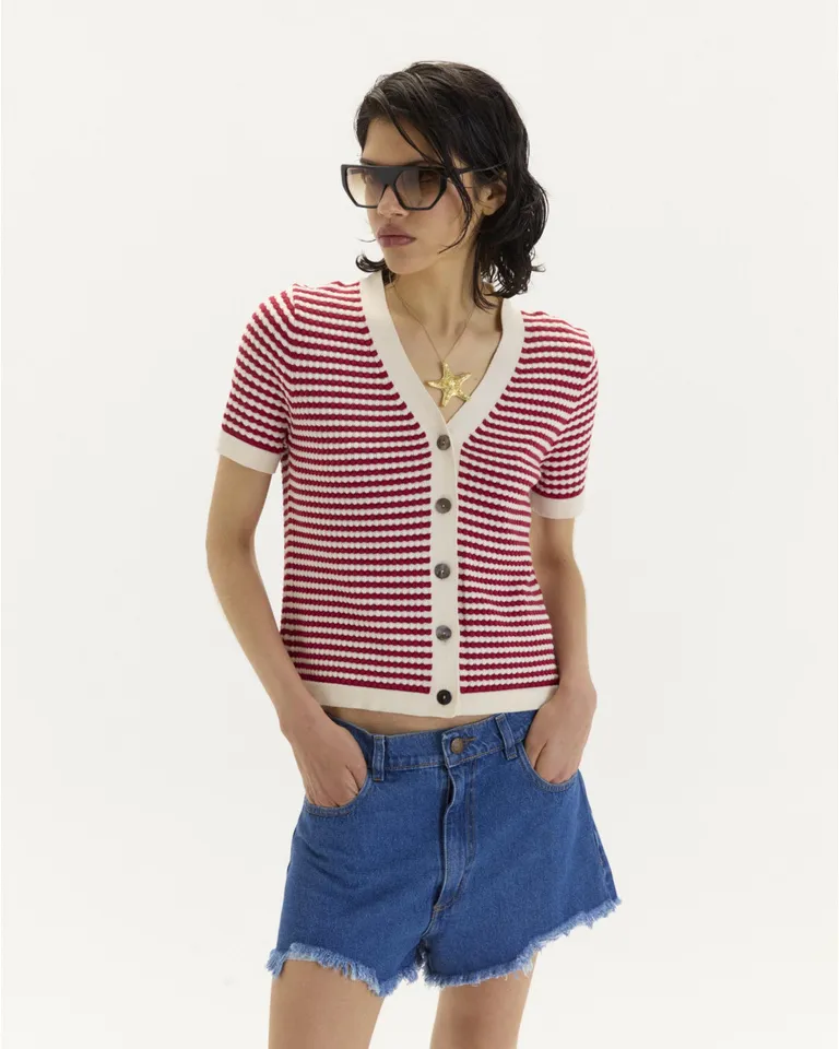 Remera de Rayas Bicolores con Cartera Frontal y Escote en V de Blue Sheep en Remeras para argentina