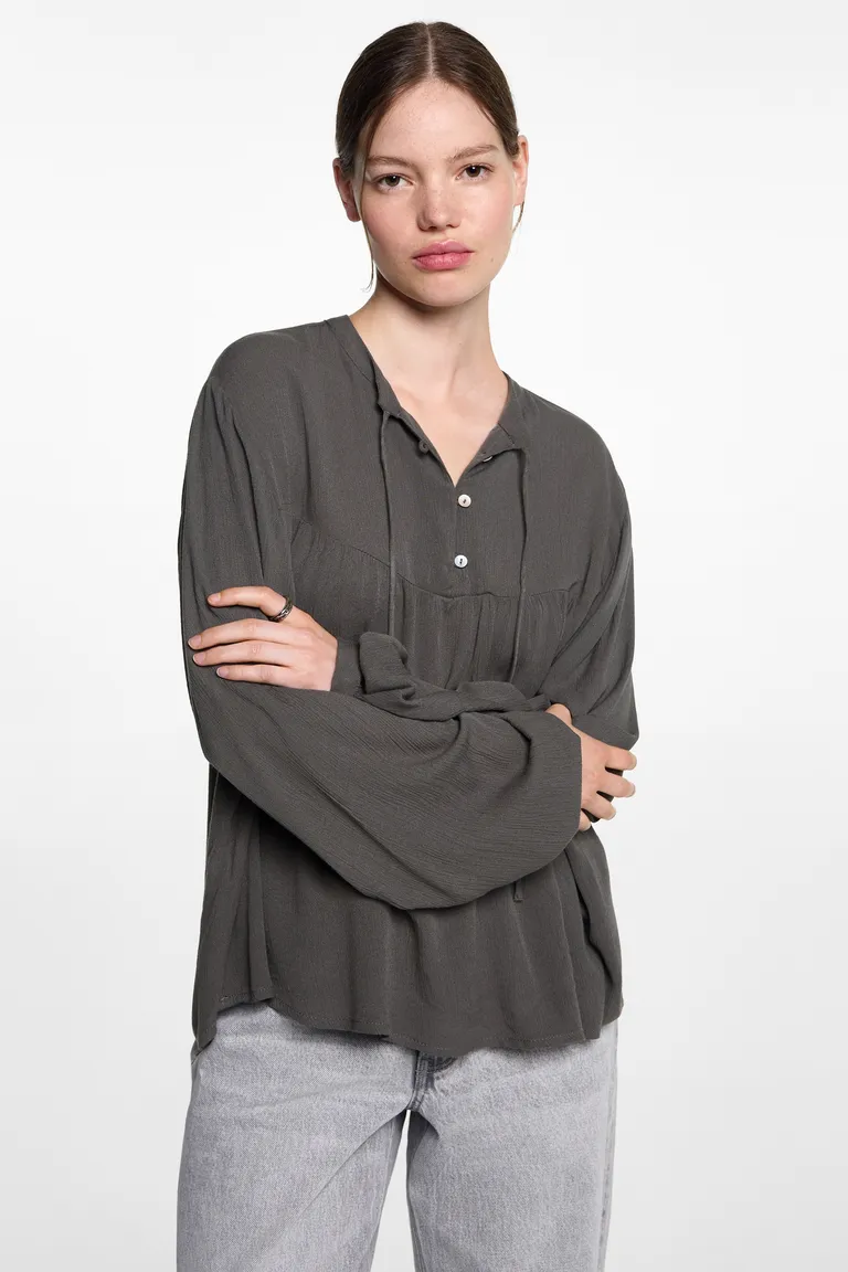 Blusa fluida con lazo de Mango Teen en Blusas para argentina