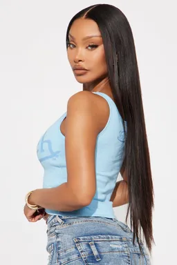 Musculosa von dutch crossover celeste de Fashion Nova en Tops para argentina