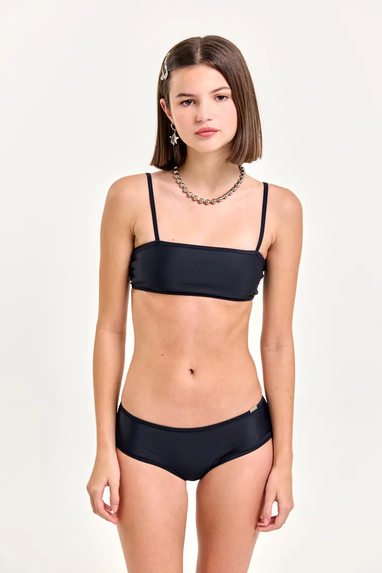 Bikini de dos piezas de lycra mate, perfecto para un estilo casual y moderno en la playa de 47 Street en Swimwear y Beachwear para argentina