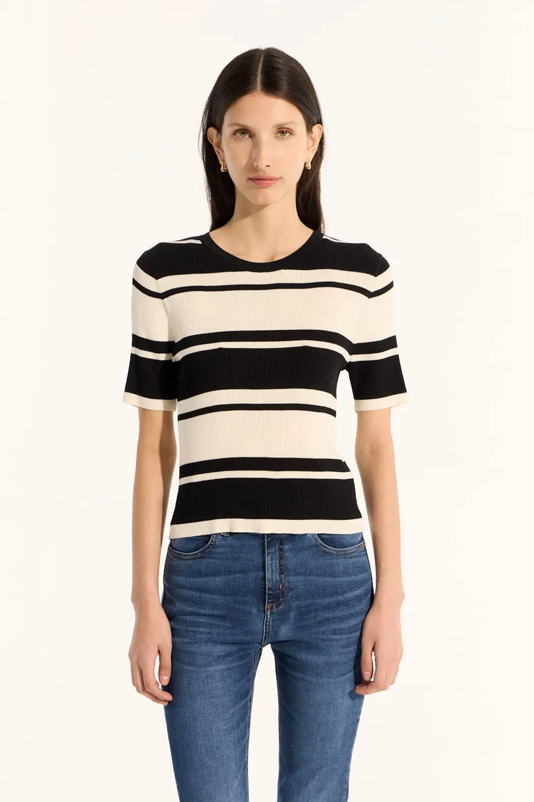 Remera de tejido liviano con diseño a rayas y calce ajustado de Portsaid en Remeras para argentina