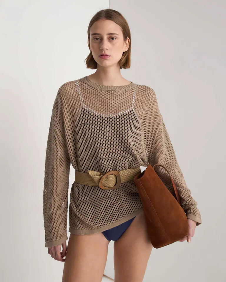 Sweater oversize de cuello redondo en tono marrón, una prenda versátil y de estilo boho de Prüne en Buzos y Sweaters para argentina