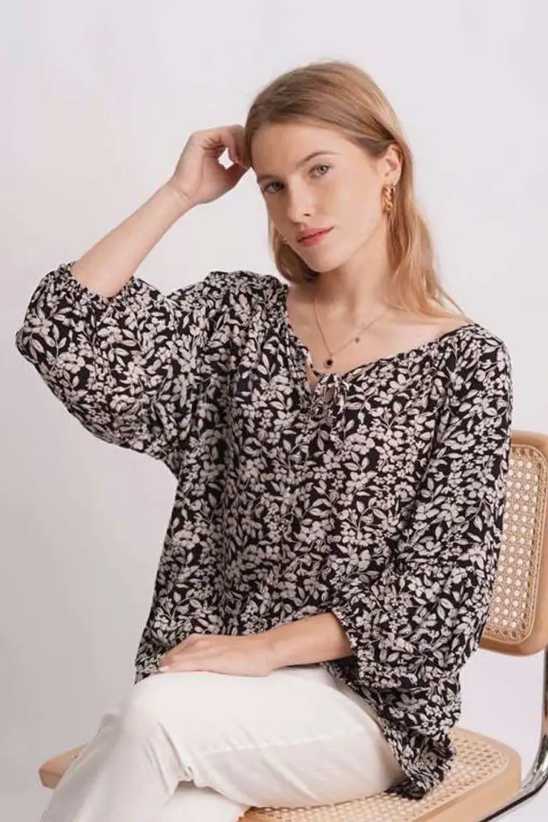 Blusa estampada con botones de Hesed en Blusas para argentina